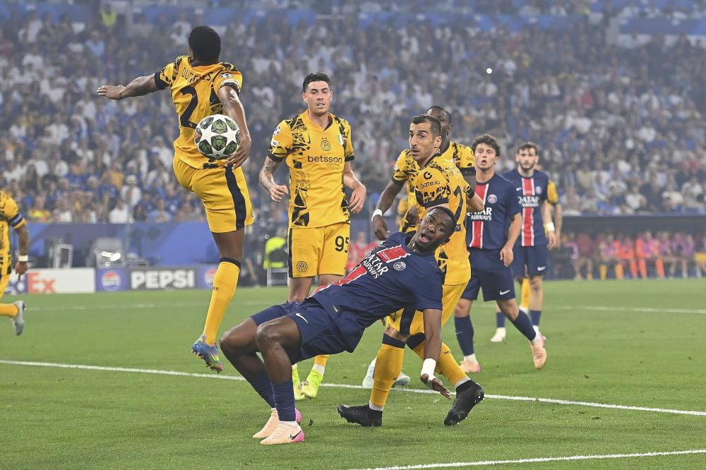 2025山东省齐鲁足球超级联赛：泰安2-1击败聊城夺冠