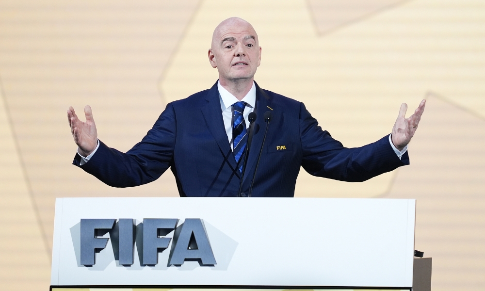 里贝里儿子赛义夫身穿阿尔及利亚球衣自拍，引起热议