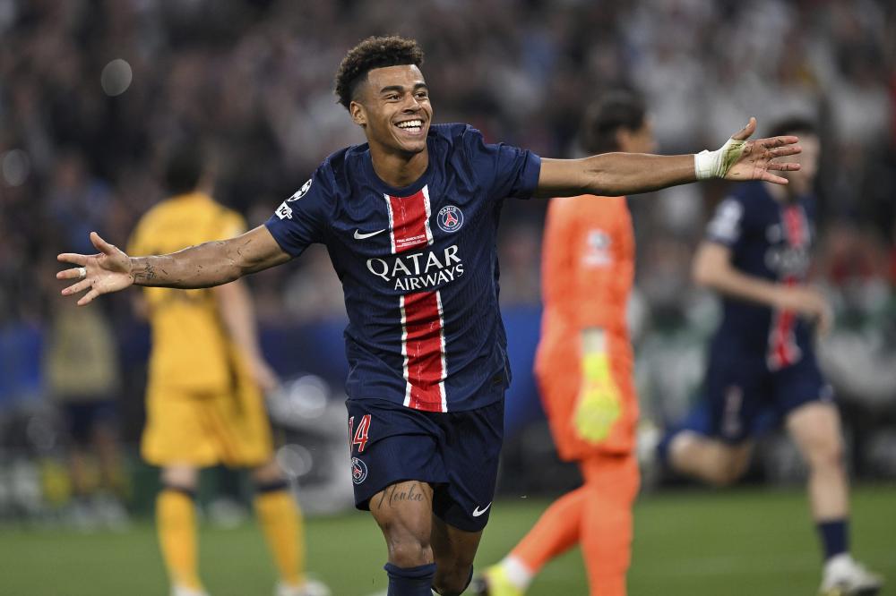 超越老穆勒！凯恩成为德甲历史上最快达成十次帽子戏法的球员